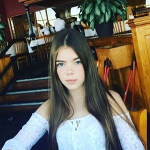 Meet your Posher, Chloe